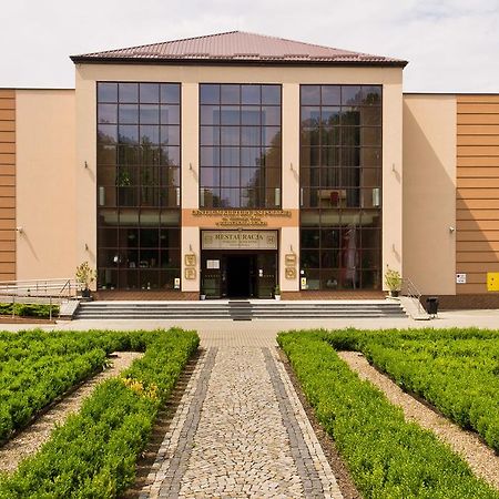 Pokoje Goscinne W Centrum Kultury Wsi Polskiej Wierzchoslawice Exterior foto